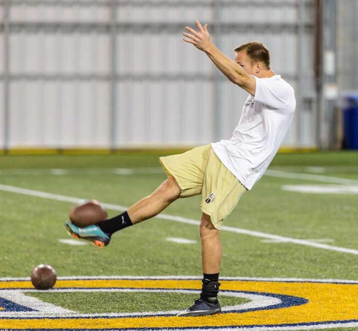 how-to-punt-a-football-the-kicker-s-corner